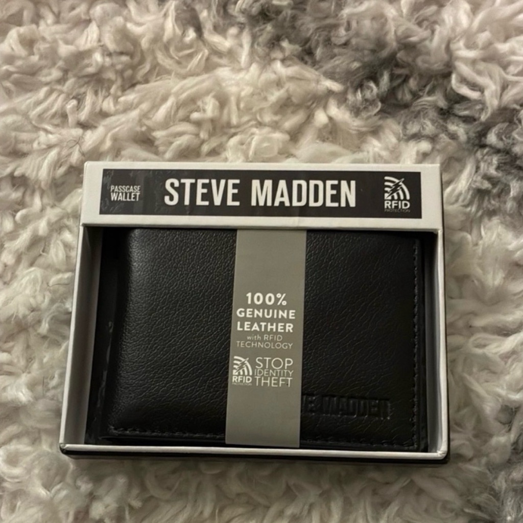 Steve Madden Black Genuine Leather Card Holder Steve Madden Black Genuine Leather Card Holder